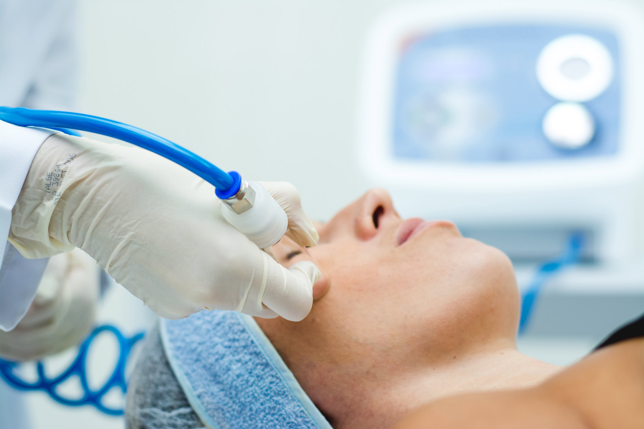 Facial Vacuum Therapy: Non-Invasive Skin Lifting & Toning